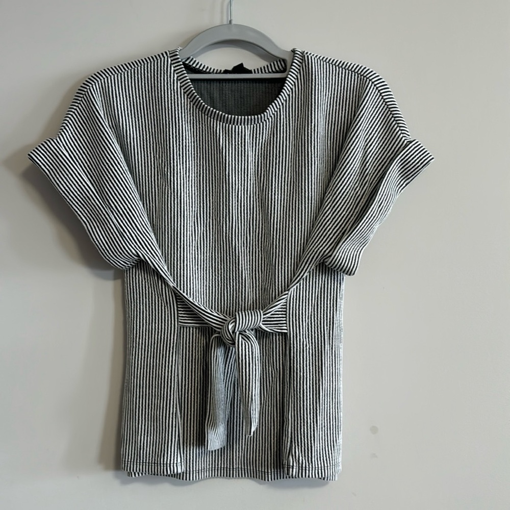 Casual soft shirt with tie in front